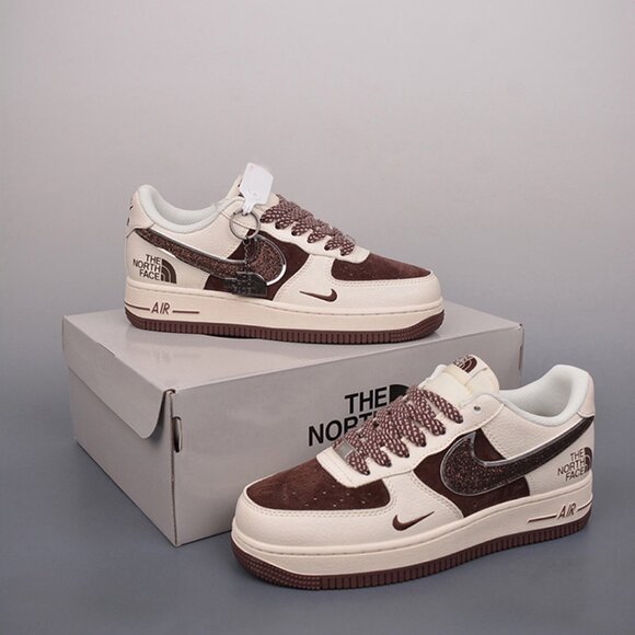Nike Sb Dunk Low The North Face Brown - Picture 1 of 9